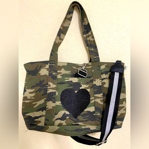 Super cute, camo tote.